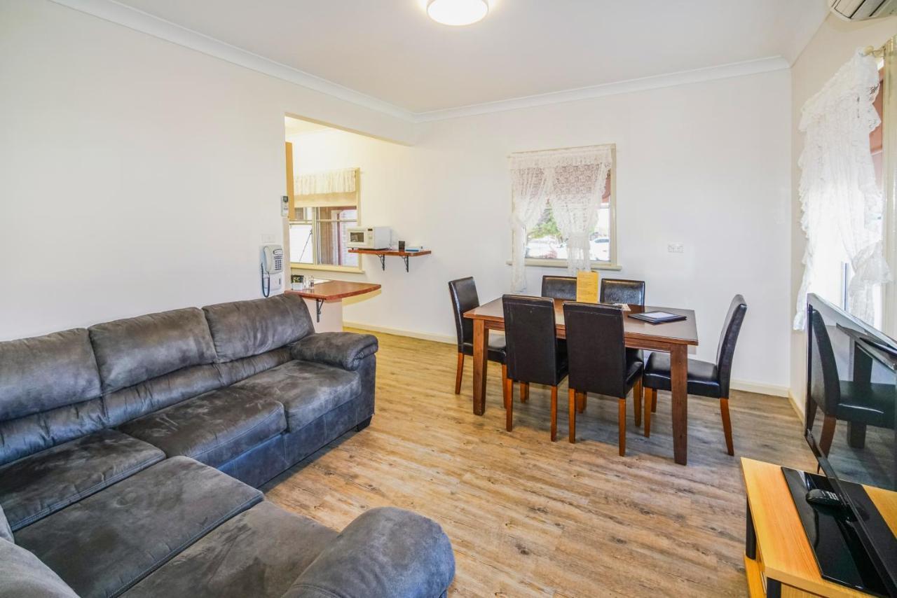 Black Gold Motel Wallerawang Екстер'єр фото